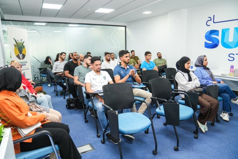 Using AI Tools for Maximum Efficiency ورشة عمل تحت عنوان